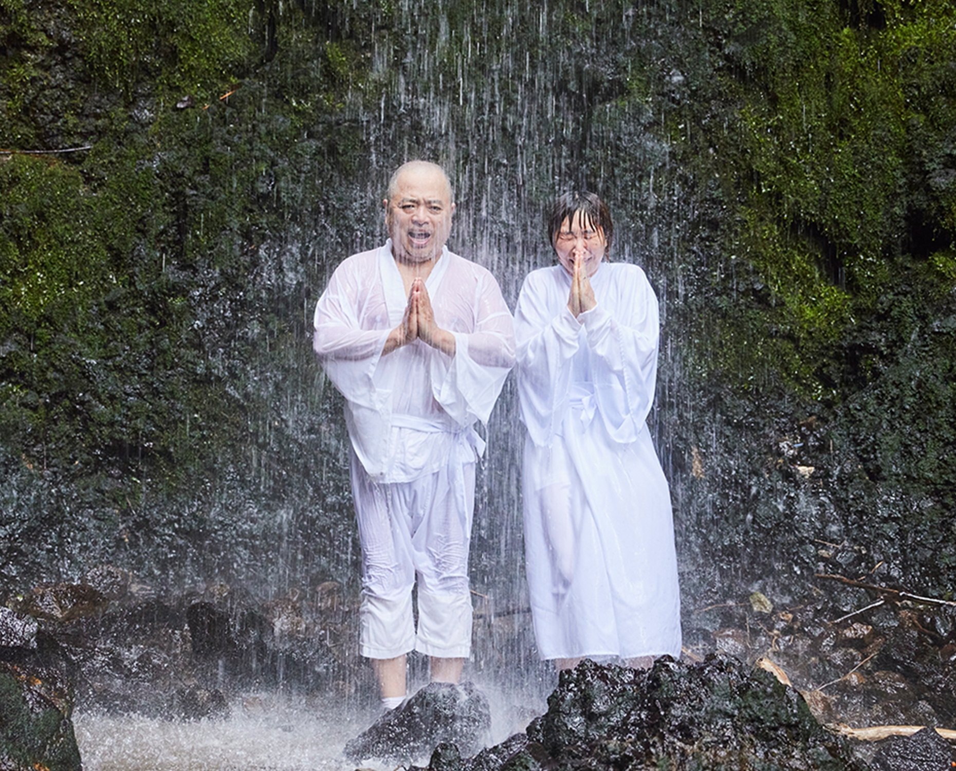 女山滝で体験する滝行